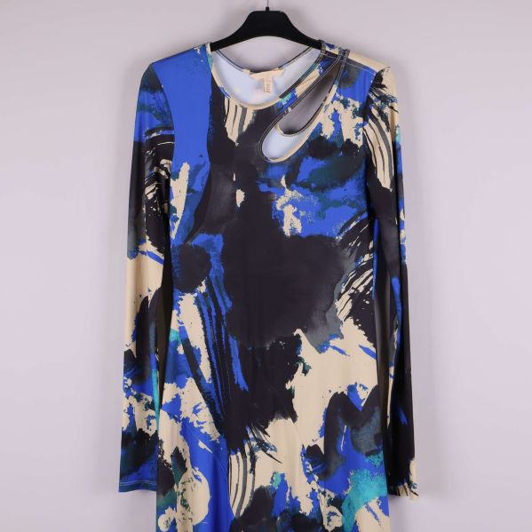 Övre delen av klänningen med blått och beige mönster