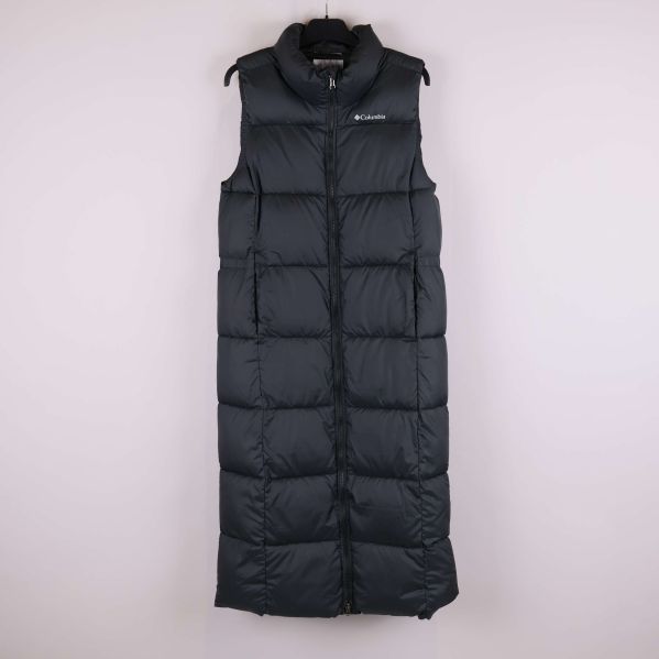 Lång svart vadderad väst med quiltade rutor och krage