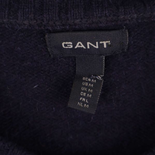 GANT logotyp på svart etikett i nacken