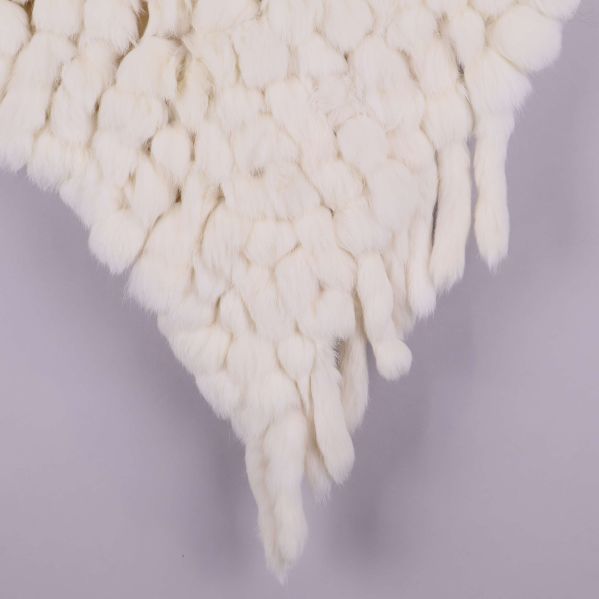 Nedre del av ponchon med hängande tofsar