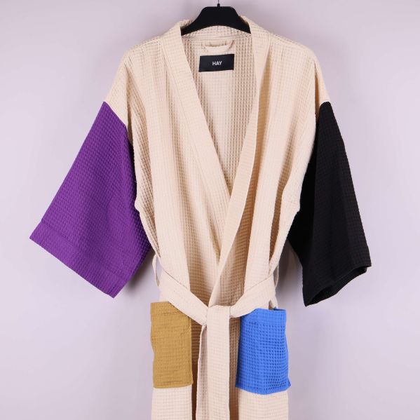 Överdel på badrock med lila och svart ärm, färgade fickor