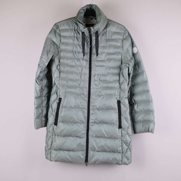 Lång quiltad jacka i ljus turkosblå med dragkedja framtill