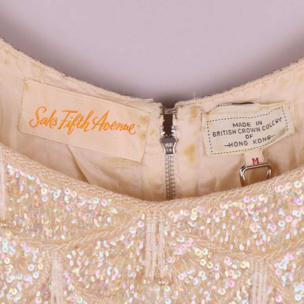 Namnetikett och storleksmärkning inuti linnet