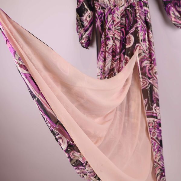 Närbild på det ljusa fodret och yttermaterialets transparens