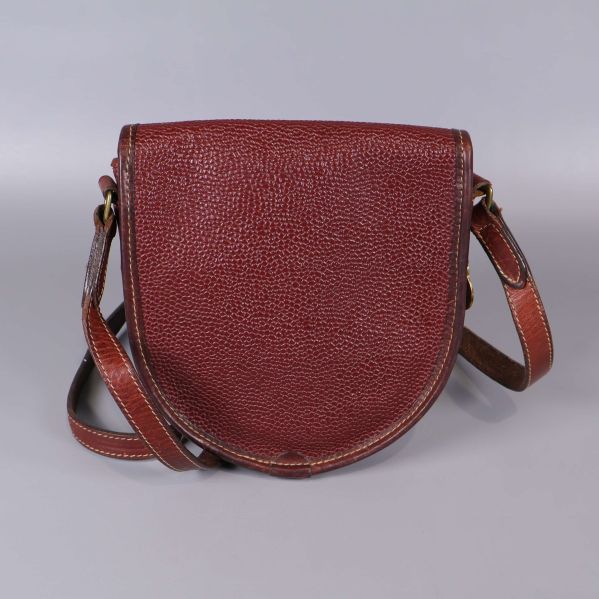 Baksidan läderväska med präglat skinn 