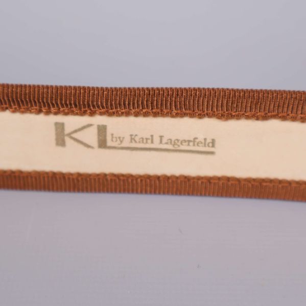 Insida av bälte med text KL by Karl Lagerfeld