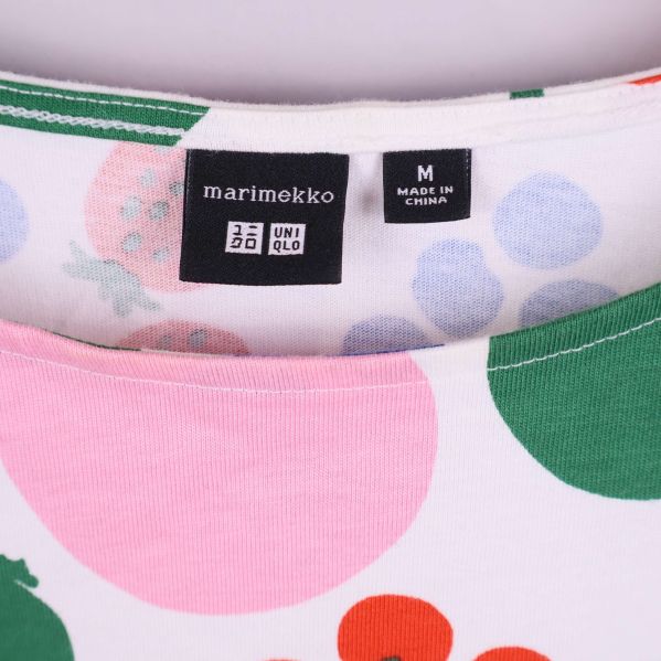 Närbild på Marimekko och Uniqlo etikett i nacken