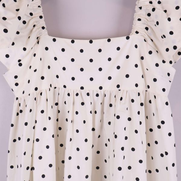 Detalj på övre delen med prickigt mönster