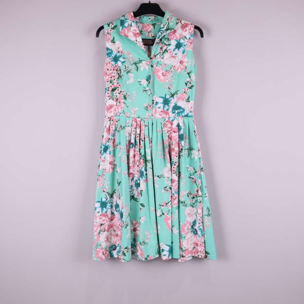 Ärm solutions blommig klänning, helbild framifrån på galge