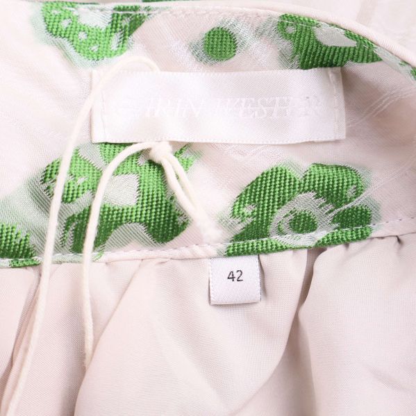 Storlekslapp och inneretikett på kjol, storlek 42