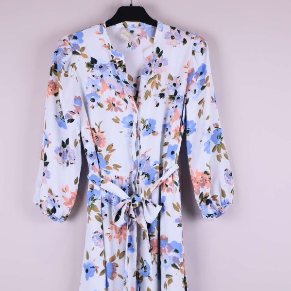 Övre del av klänning med knytskärp och ballongärmar