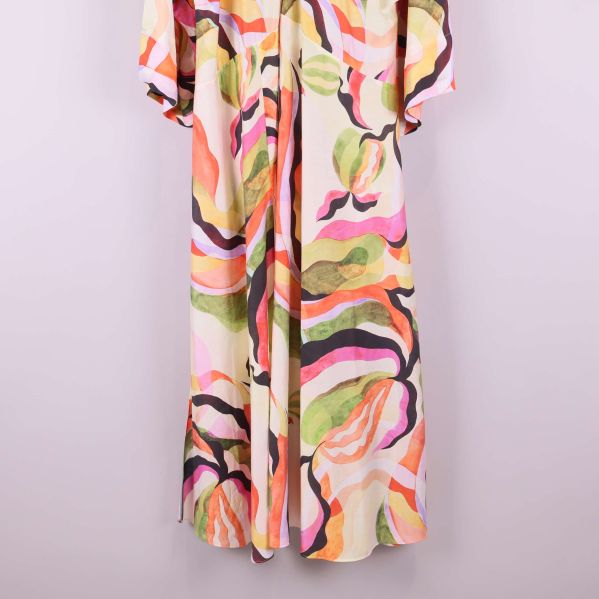 Nedre del av långklänning med färggrant mönster