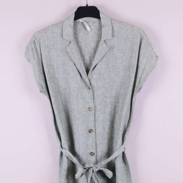 Övre del av klänning med krage och knappar