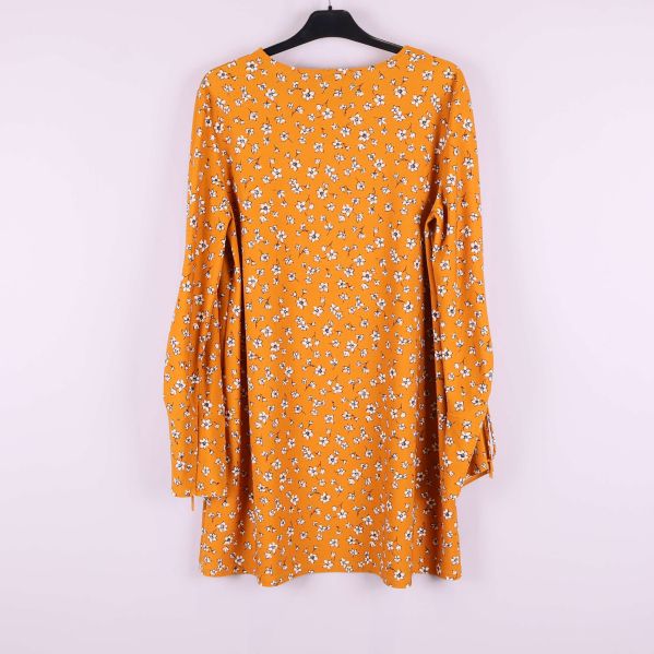 Baksida visar klänningens passform