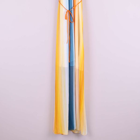 Nedre delen av klänning med transparent randigt tyg