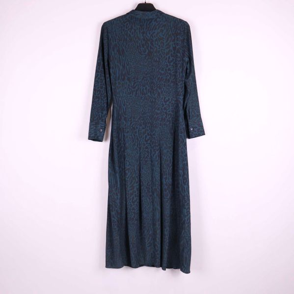 Baksida av klänning med mönster