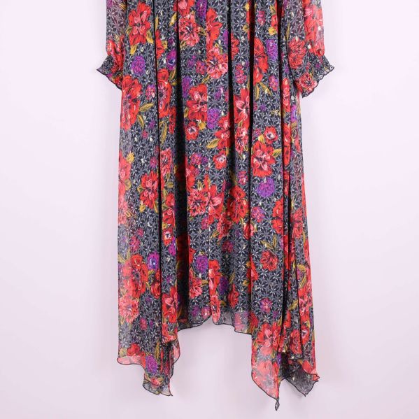 Asymmetrisk nederkant med lager på lager i blommigt tyg