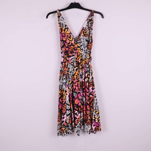 Färgstark klänning med djärvt mönster