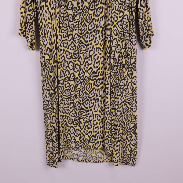Nedre del av leopardmönstrad klänning med lös passform