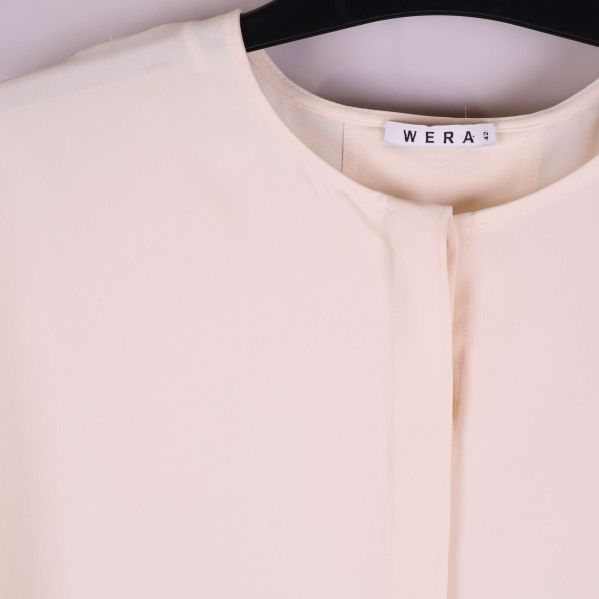 Halsringning och axelparti samt Wera-logga i nacken