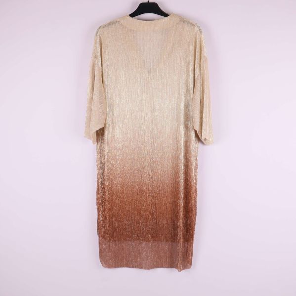 Baksida av glittrande ombre topp med halvlånga ärmar