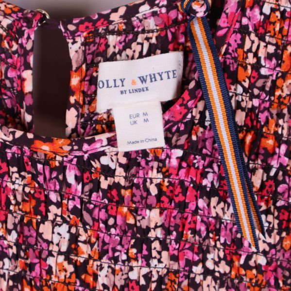 Närbild på märkning Holly & Whyte by Lindex