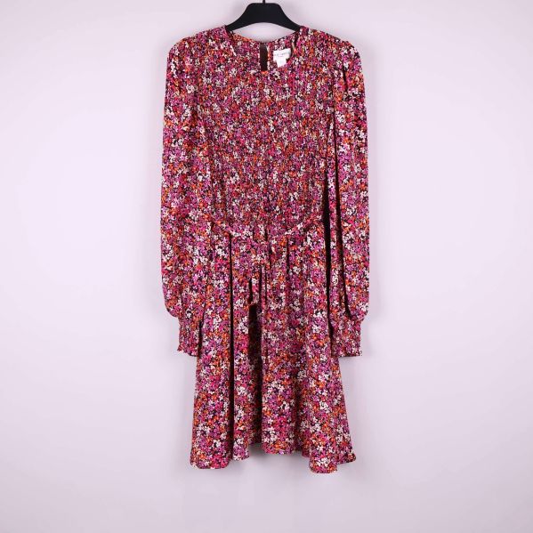 Blommig klänning med långa ärmar och knytband