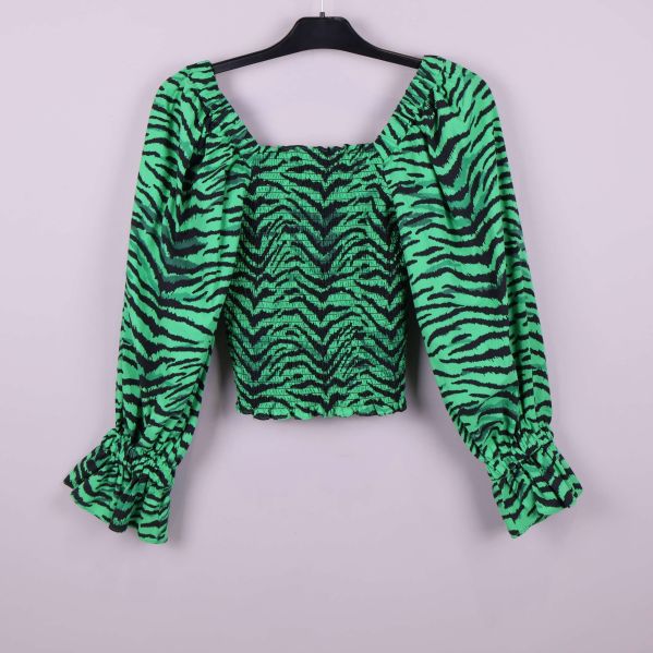 Grön topp med svart zebramönster och puffärmar