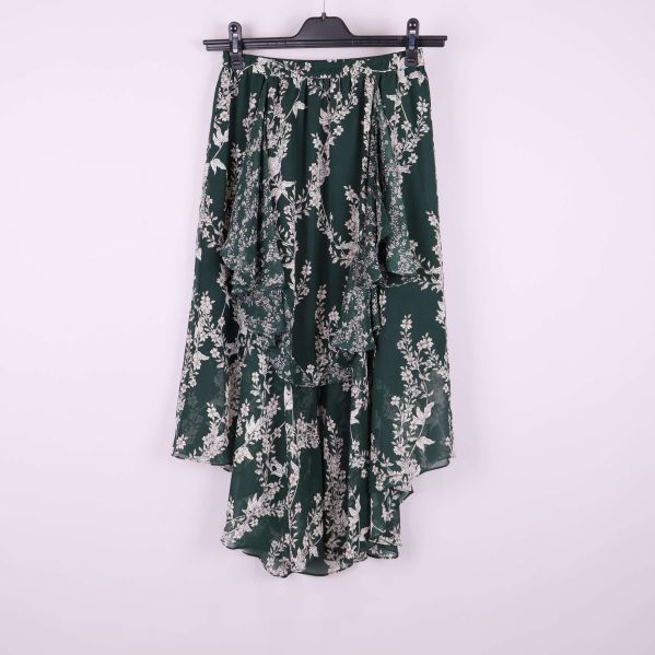 Framsida med volangdetaljer