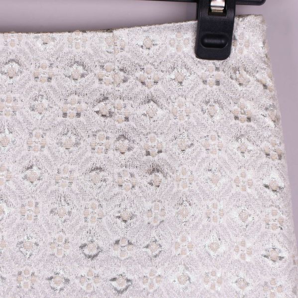 Närbild av tyg med upphöjt grafiskt mönster