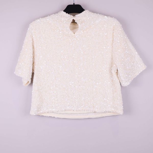 Kort topp med paljetter och knapp i nacken bakifrån