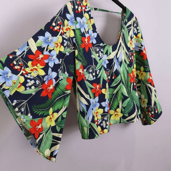 Sidovy med vida ärmar