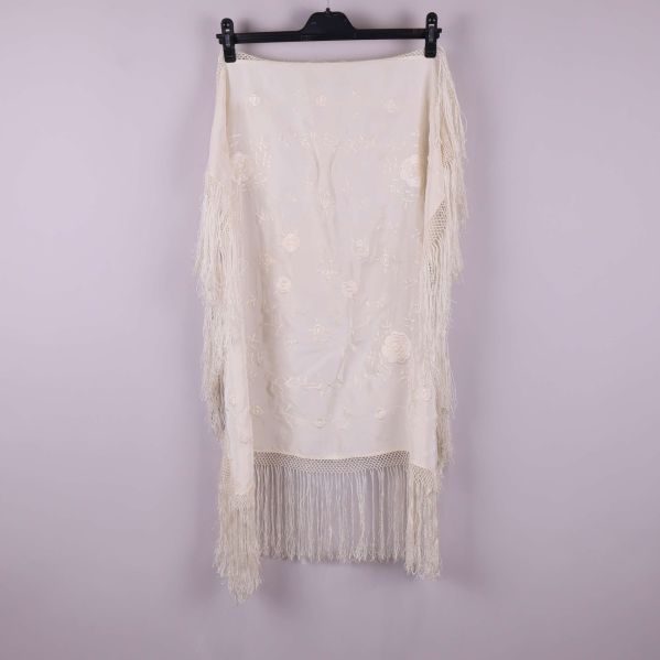 Sjal utbredd, visad upphängd, hela längden