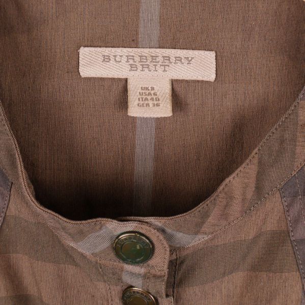 Burberry Brit etikett och storleksmärkning i nacken