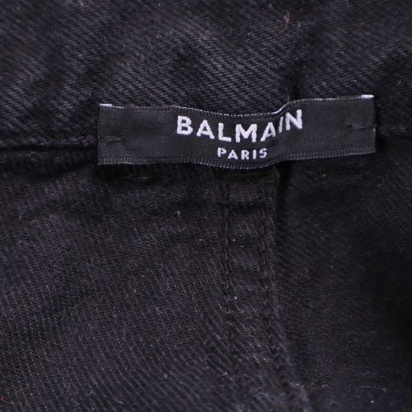 Balmain Paris tygmärke på insidan av jeansen
