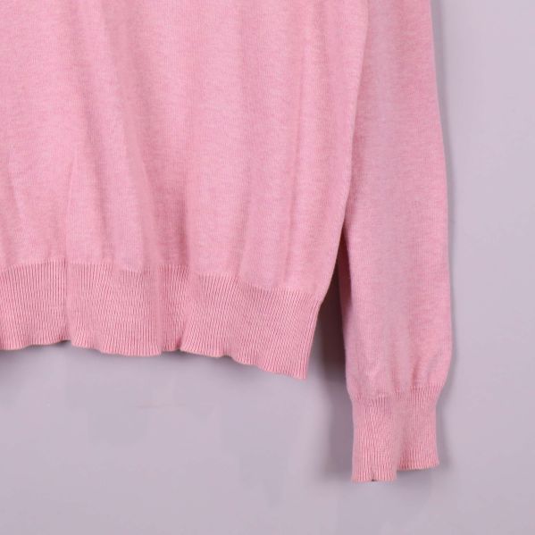 Ribbade muddar och fåll på rosa tröja