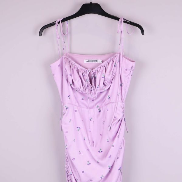 Övre delen av lila klänning med knytbara axelband