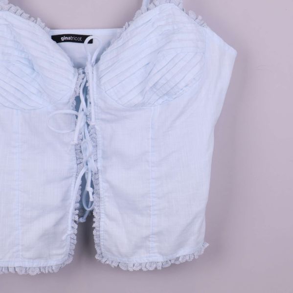 Framstycke på bustierlinne med snörning