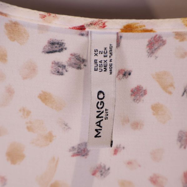 Närbild på etikett Mango Suit XS