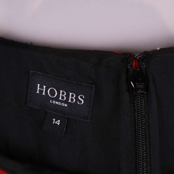 Närbild på Hobbs London etikett och storlek 14