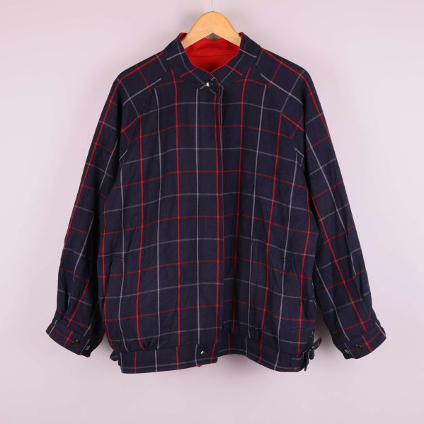 Rutig jacka med ståkrage och dragkedja