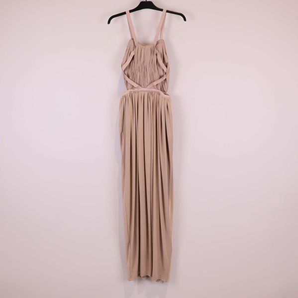 Baksidan av beige klänning med korsade band