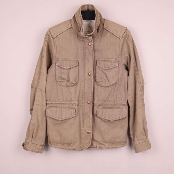 Beige utilityjacka med fyra fickor framtill och ståkrage