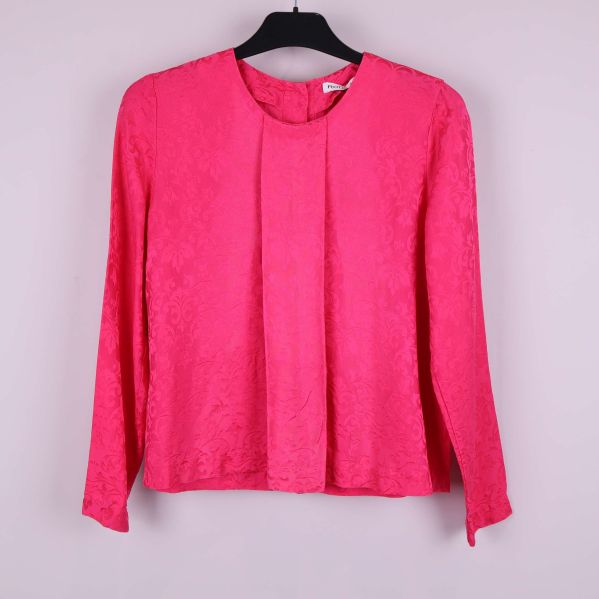 Cerise mönstrad blus med lång ärm framifrån