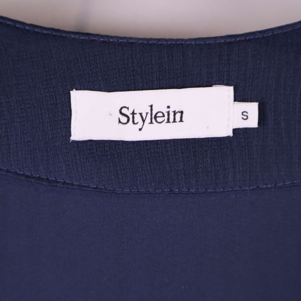 Nära bild på Stylein etikett i halsen