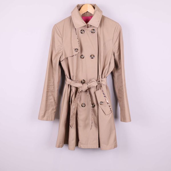 Beige trenchcoat med skärp 