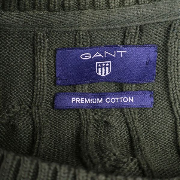 Närbild på GANT-etikett och märkning premium cotton