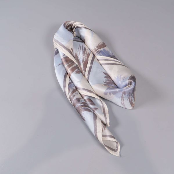 Scarves vikt tillsammans i ljust och blått tyg