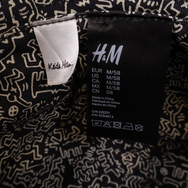 Material- och storleksetikett från H&M och Keith Haring