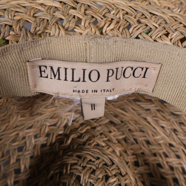 Närbild på etikett inuti hatten med texten Emilio Pucci